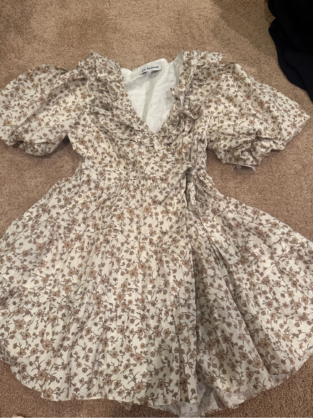 NWT En Saison Off White Floral Ruffle Puff Sleeve Dress – Size Small